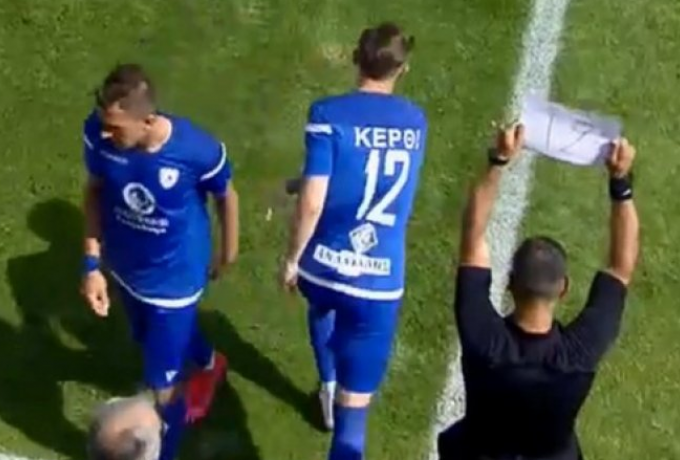 Απίστευτο σκηνικό στην Ελλάδα: Ο 4ος σηκώνει κόλλα «Α4»! (vid) thumb