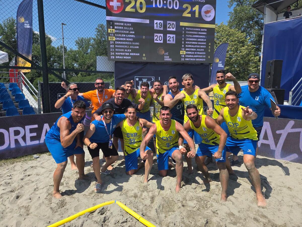 Τεράστιες νίκες για τις Εθνικές Beach Handball στο Ζάγκρεμπ thumb
