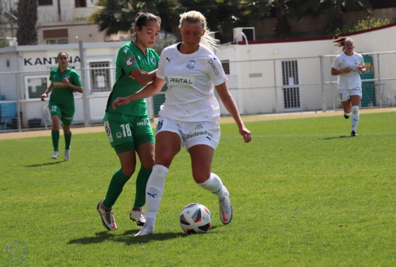 Απονομή τίτλου στην πρωταθλήτρια ομάδα Apollon Ladies thumb