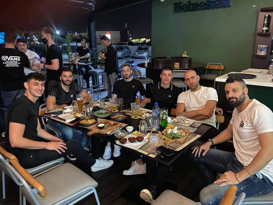 Δεξιώθηκαν τους νταμπλούχους thumb