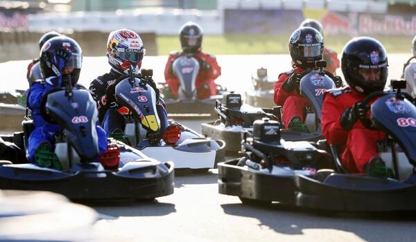 Φερστάπεν: Έτρεξε αγώνα kart με 100 αντιπάλους και (φυσικά) κέρδισε (vid)thumb