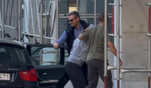 Στη ΓΑΔΑ η Τσαρούχα μετά τη σύλληψή της στο αεροδρόμιο (βίντεο) image