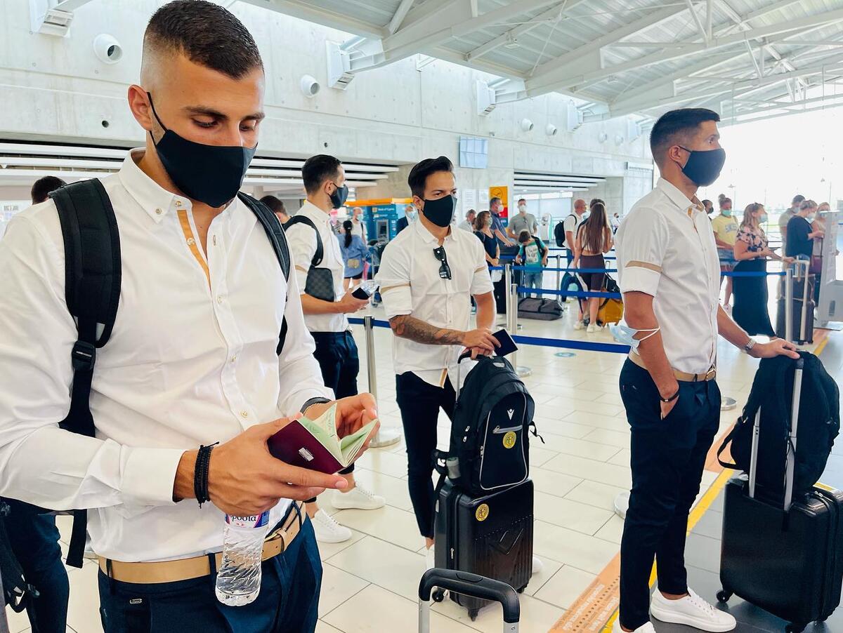 Η αναχώρηση της ΑΕΛ (pics) thumb