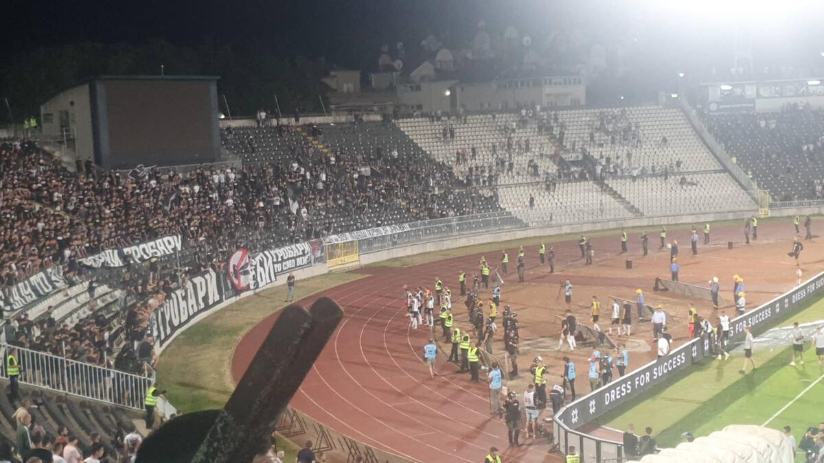 Οι παίκτες μπροστά στους οργανωμένους μετά το τέλος! (video) thumb
