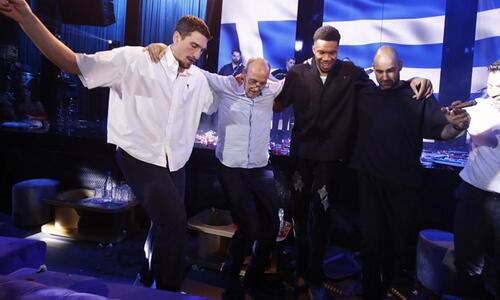 Το «έκαψε» στον Φέρρη η Εθνική Ελλάδος: Ο χορός Γιάννη, Σπανούλη, Λαρεντζάκη & Λιόλιου thumb