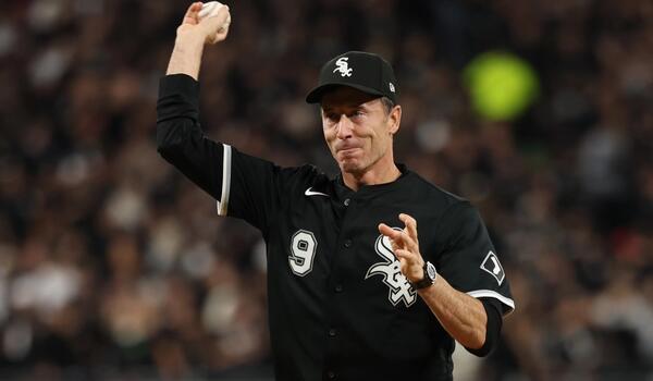 Ζει το American Dream: Ο Λεβαντόβσκι έκανε την πρώτη ρίψη σε αγώνα μπέιζμπολ image