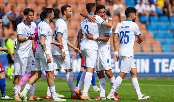 Το φωτορεπορτάζ της νίκης στο Rheinpark Stadiumthumb