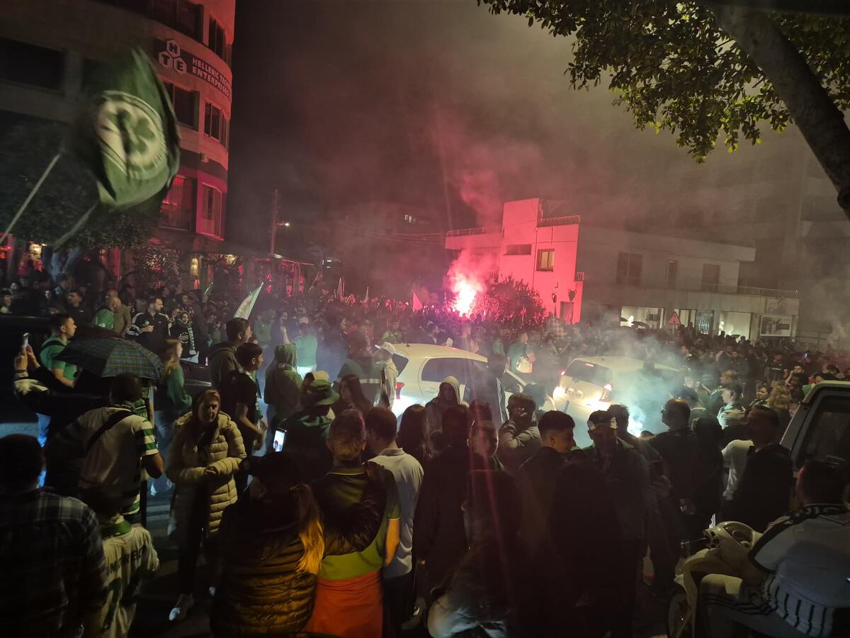 Καίγεται η Παπανικολή - Πανηγυρίζει ο πράσινος λαός (ΦΩΤΟΣ-ΒΙΝΤΕΟ) thumb