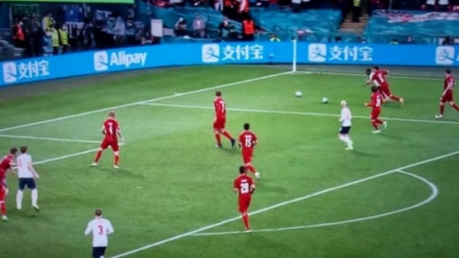 Αγγλία - Δανία: Τι λέει ο κανονισμός της FIFA για τις δύο μπάλες στο γήπεδο thumb