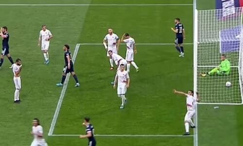 Ποδοσφαιριστής πέταξε μπουκάλι στον επόπτη και γλίτωσε την τιμωρία! (vid) thumb