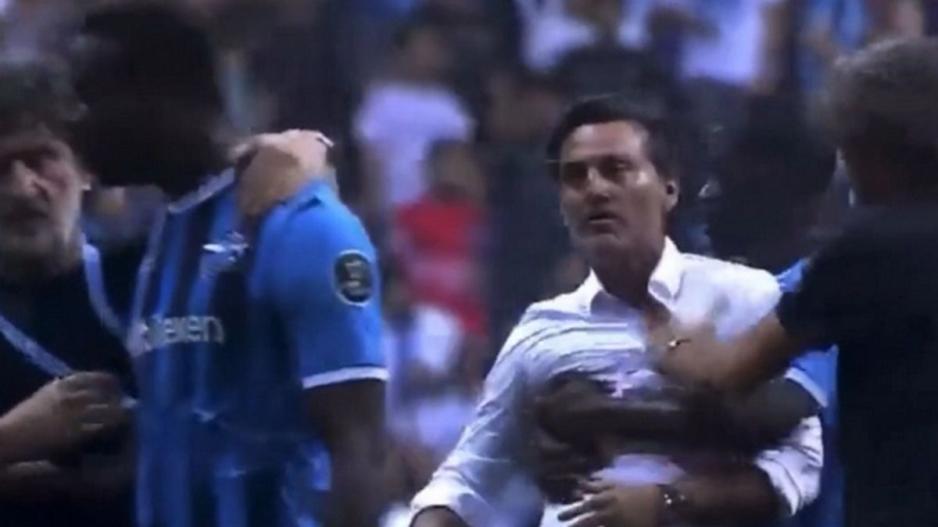 Video: Φοβερές στιγμές, λίγο έλειψε να παίξουν μπουνιές Μπαλοτέλι και Μοντέλα! thumb