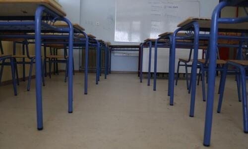 «Ήμουν όμηρος στο σχολείο» - Τι λέει ο καθηγητής που του επιτέθηκε πατέρας thumb