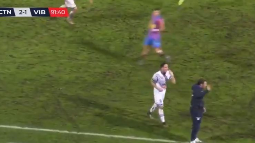 Προπονητής ανέκοψε αντεπίθεση αντιπάλου! (vid) thumb