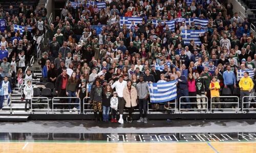 Τι έχει λείψει στον Αντετοκούνμπο thumb