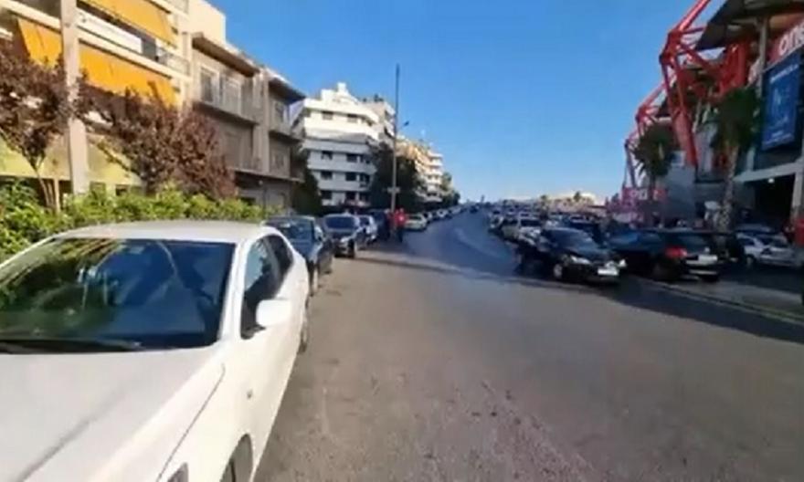 Ντροπή, βίντεο που κόβει την ανάσα: Επίθεση από οπαδούς έξω από το γήπεδο! thumb