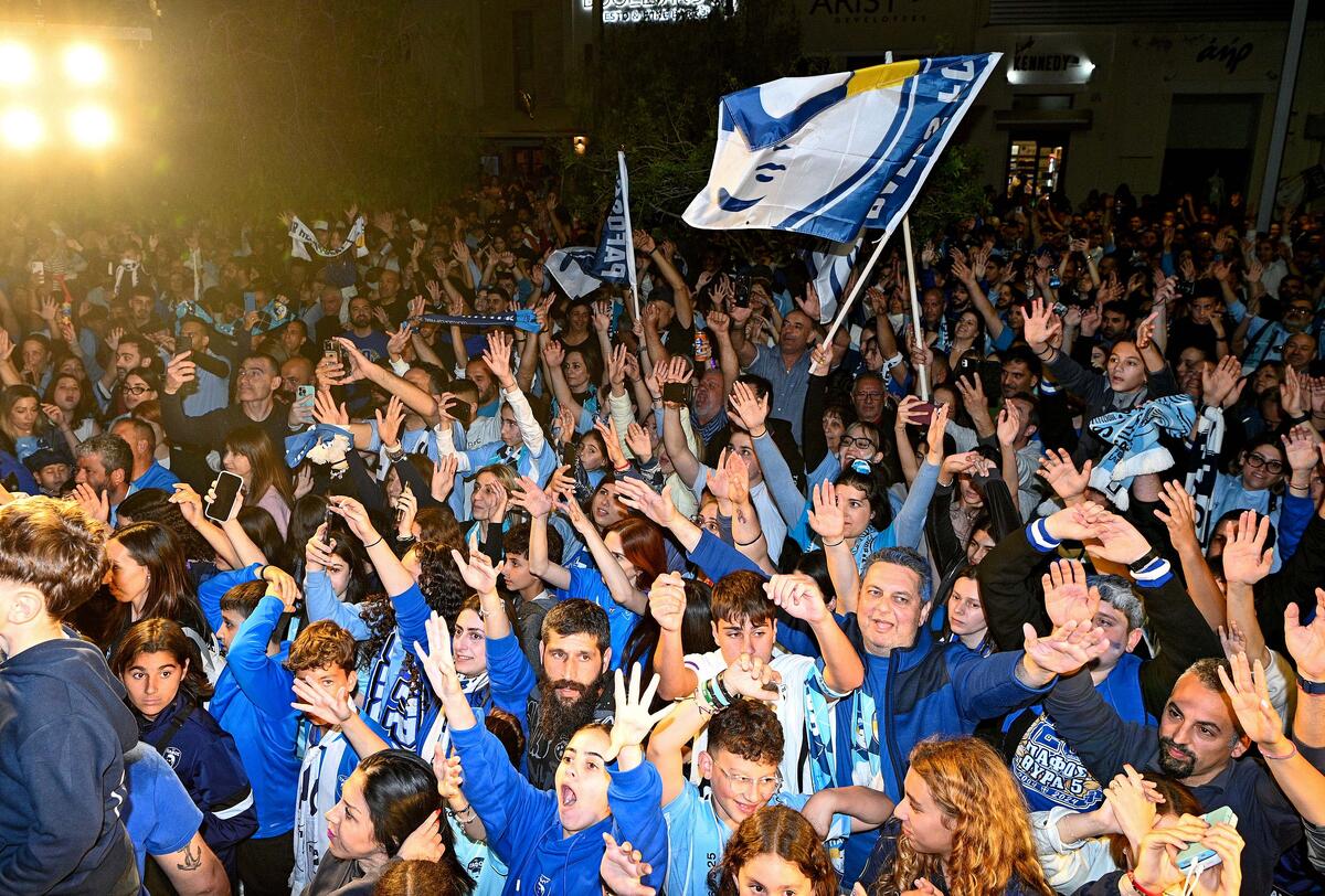 «Από το γήπεδο στους δρόμους, η Πάφος γιορτάζει — μια πόλη βαμμένη στα μπλε» thumb