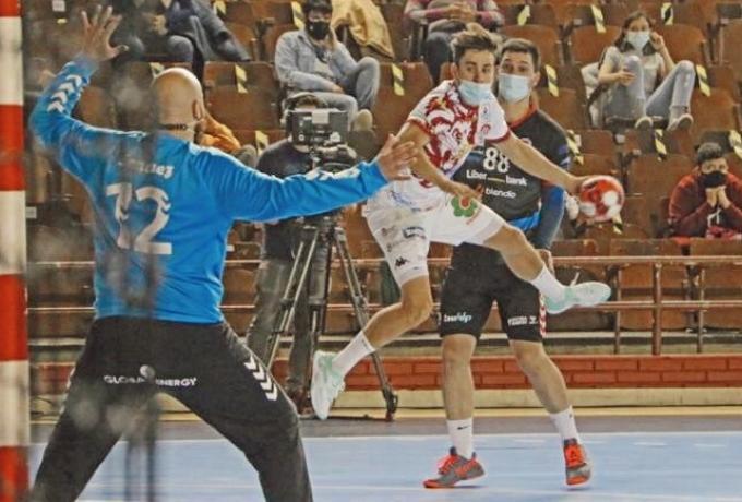Ανεπανάληπτο: Αγώνας χάντμπολ με... μάσκες στην Ισπανία! (pic) thumb