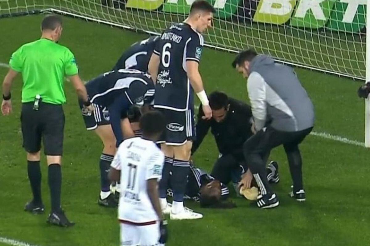 Νεότερα με τον παίκτη που τέθηκε σε τεχνικό κώμα μετά από σφοδρή σύγκρουση με αντίπαλο! thumb