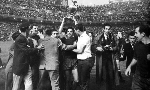Euro retro: Οικοδέσποινα και πρωταθλήτρια Ευρώπης (video) thumb
