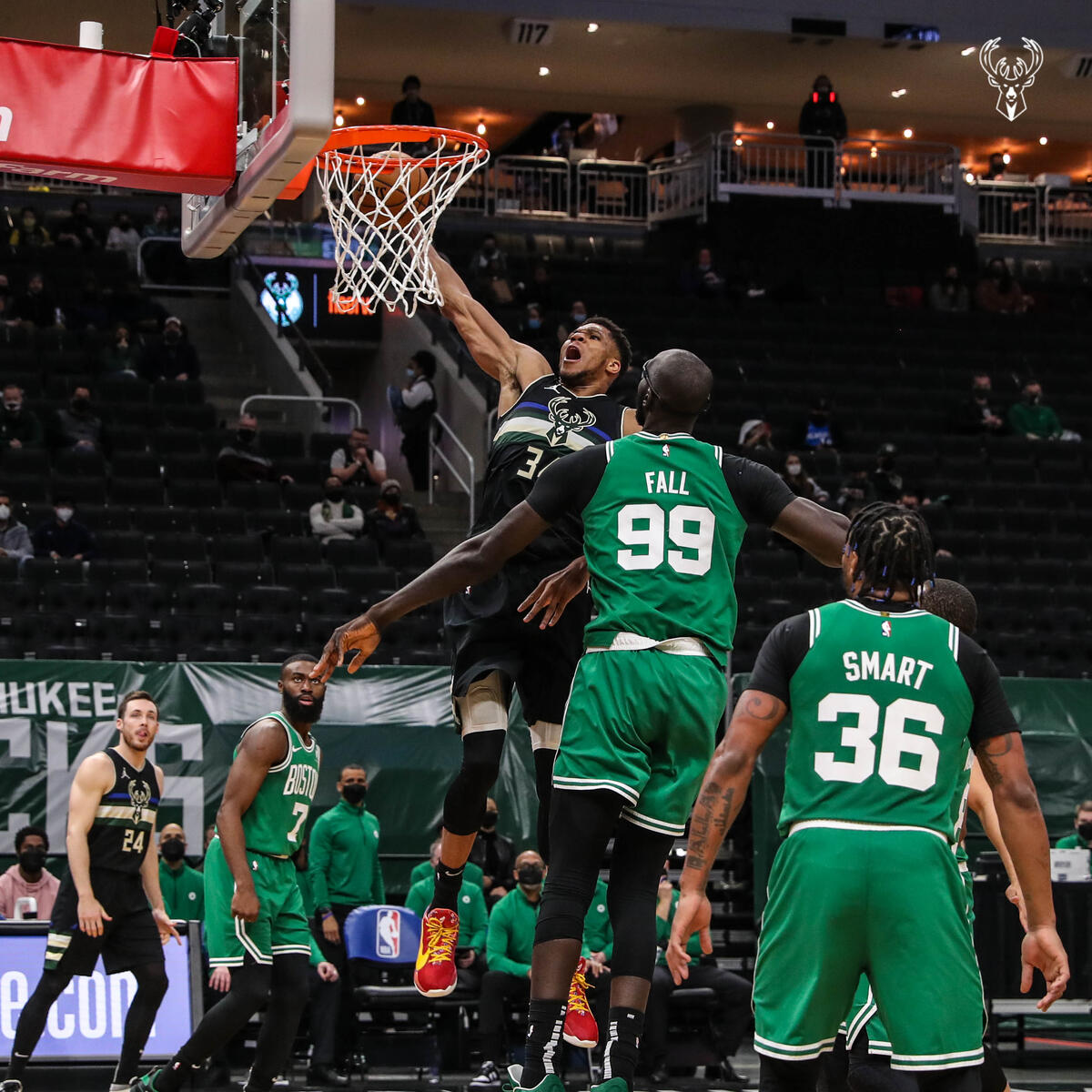 NBA: Οι Σέλτικς «εκτέλεσαν» τους Μπακς με 22 τρίποντα thumb