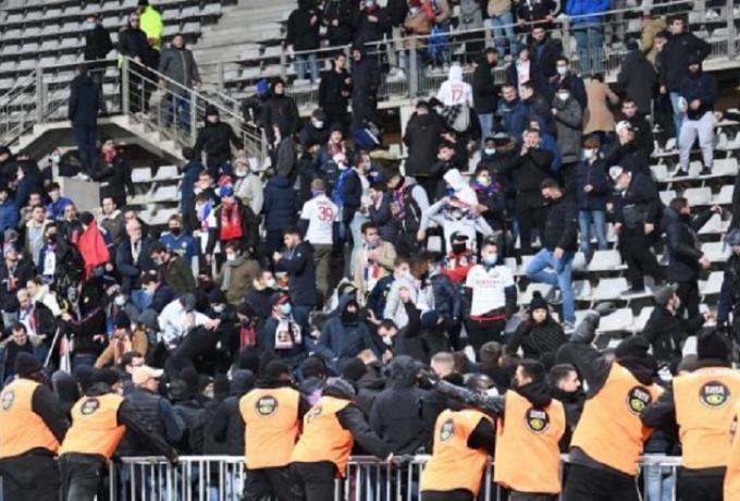 Διακοπή στο Παρί FC-Λυών: Άμεση απόδοση ευθυνών υπόσχεται η γαλλική ομοσπονδία thumb