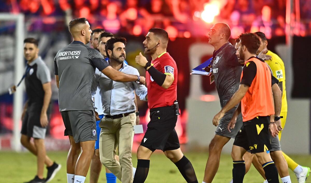 H ποινή στον Γκαγιέγο για όσα έγιναν στο ημίχρονο με τον ΑΠΟΕΛ thumb