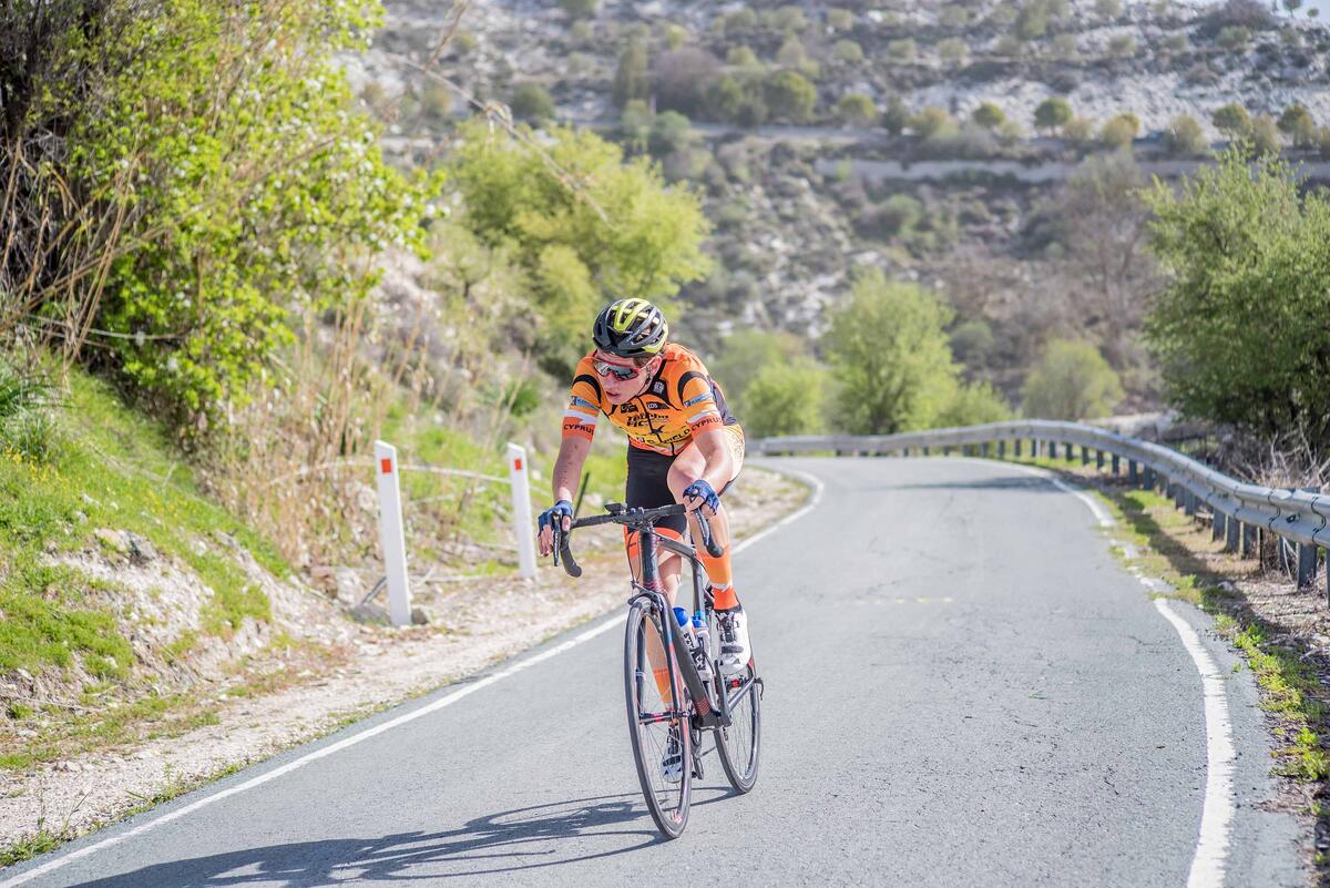 Σπουδαία νίκη του Zabelinskiy, εύκολα η Χριστοφόρου το Skoda Cyprus Gran Fondo   thumb