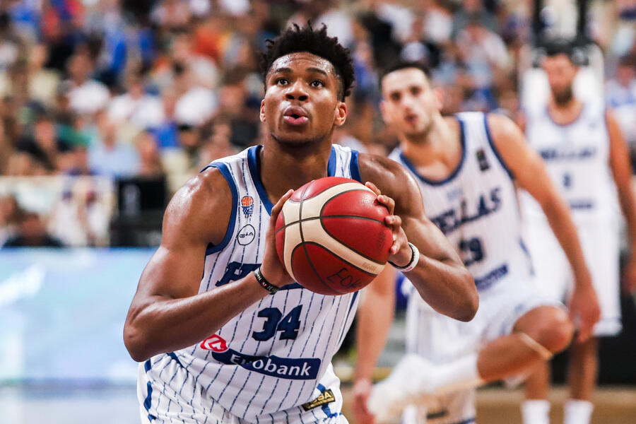 EuroBasket: Στο Νο1 του Top-10 η «πτήση» του Αντετοκούνμπο (video) thumb