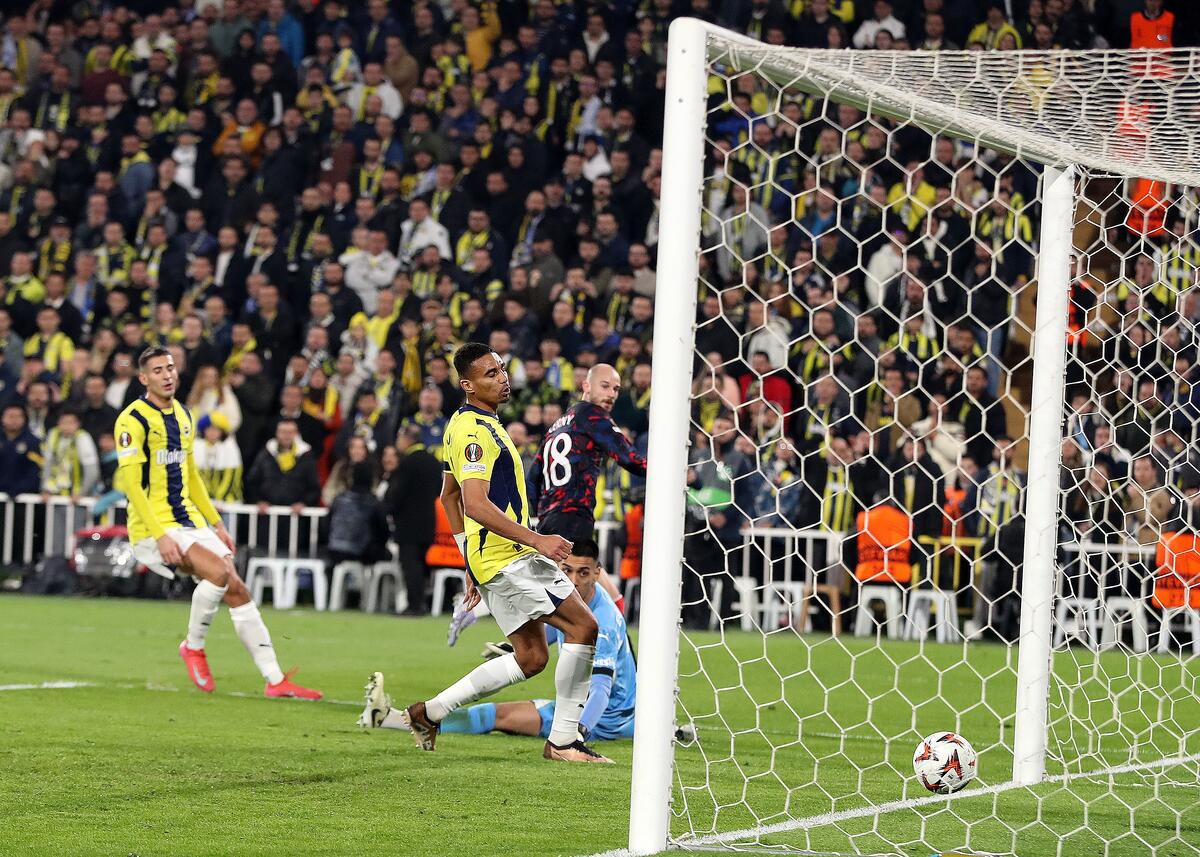 Europa League: «Αγκαλιά» με το «εισιτήριο» για τους «8», Ρέιντζερς και Λιόν thumb