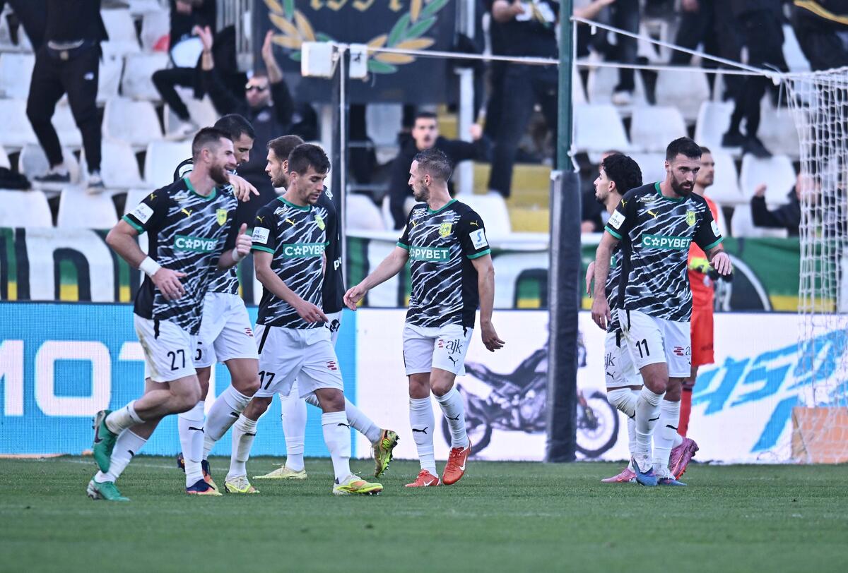 ΑΠΟΕΛ-ΑΕΚ 1-2: Μάγκικο «διπλό» με ανατροπή και δήλωση τίτλου! thumb