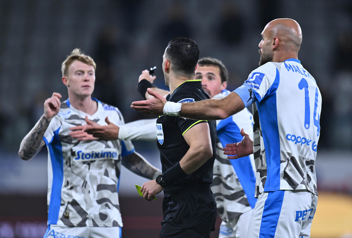 Πέναλτι για Απόλλωνα, 2-0 και αποβολή Μπράουν! thumb