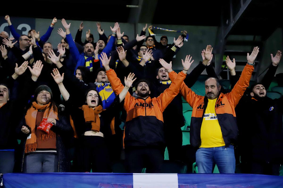 Φωτορεπορτάζ από τους ΑΠΟΕΛίστες στο Tallaght Stadium thumb
