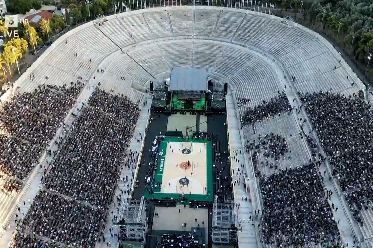Η φαντασμαγορική ατμόσφαιρα από φίλους του Παναθηναϊκού στο Καλλιμάρμαρο thumb