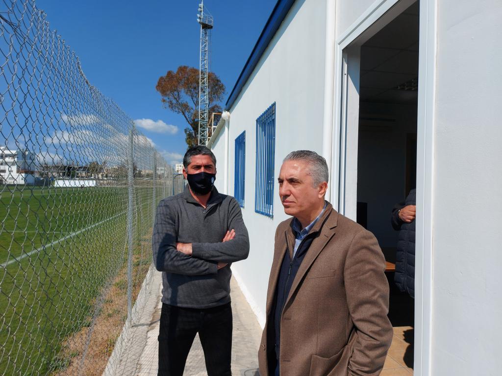 Στην προπόνηση της Ανόρθωσης ο Νίκος Κωστένογλου thumb