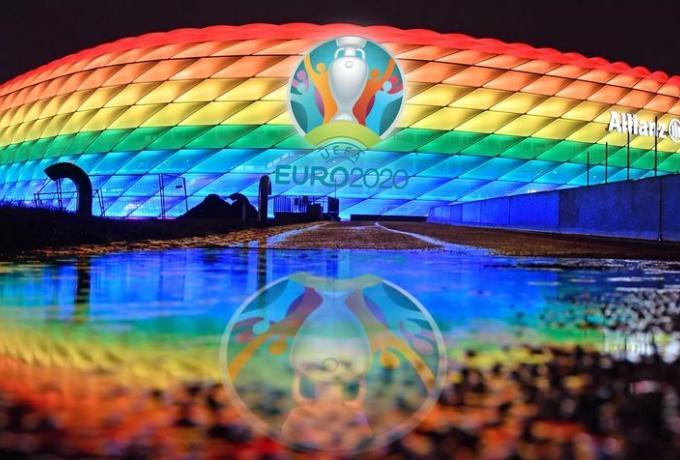 Τι θέλει τελικά η UEFA; «Όχι» στη στήριξη των ΛΟΑΤΚΙ, «ναι» στους ναζιστές οπαδούς thumb