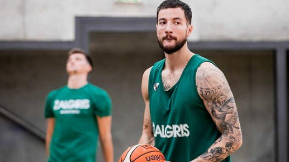 Λοβέρν: «Δεν έχω συμπτώματα, ανυπομονώ να επιστρέψω» (pic) thumb