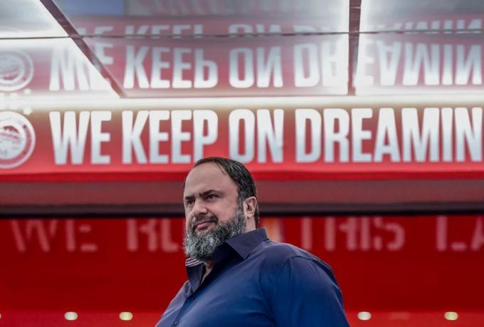 Έκαναν θέμα τον Μαρινάκη: «Ο Μπερλουσκόνι της Ελλάδας» thumb