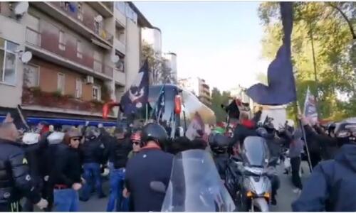 Χωρίς καμία προφύλαξη για κορονοϊό αποθεώνουν τους παίκτες οι οπαδοί της Μίλαν (vid) thumb
