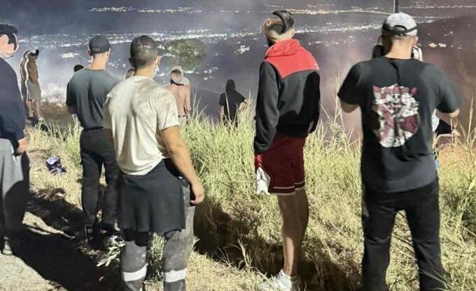 Στη μάχη με τις φλόγες στην Πάτρα οι οπαδοί της Παναχαϊκής (pics) thumb