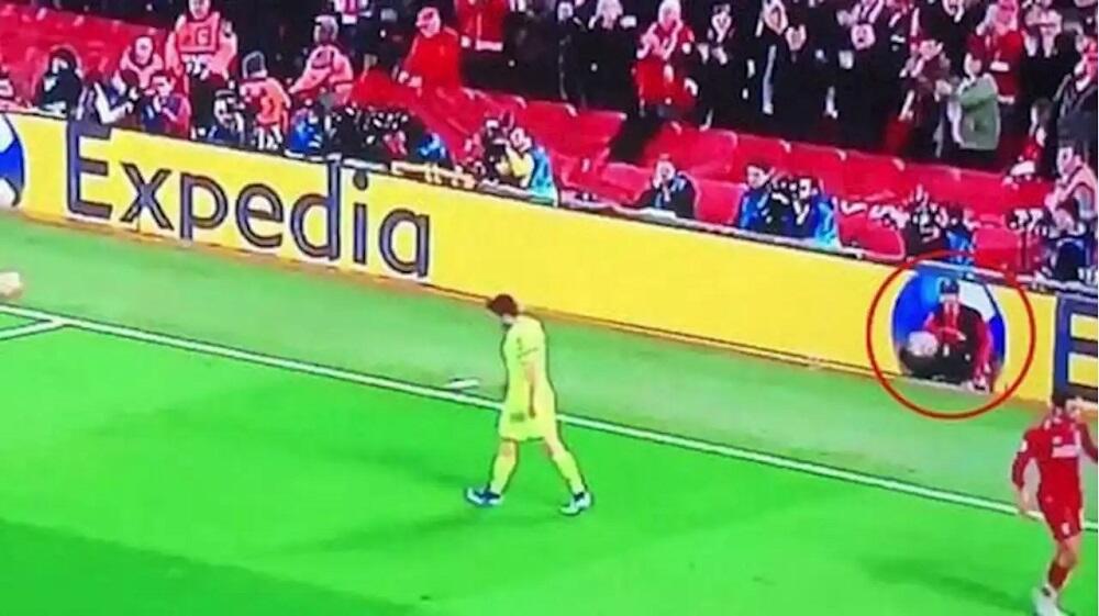 Στην κ-18 της Λίβερπουλ το ball boy του γρήγορου κόρνερ με την Μπαρτσελόνα! (vids) thumb