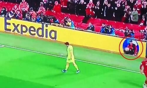 Στην κ-18 της Λίβερπουλ το ball boy του γρήγορου κόρνερ με την Μπαρτσελόνα! (vids) thumb