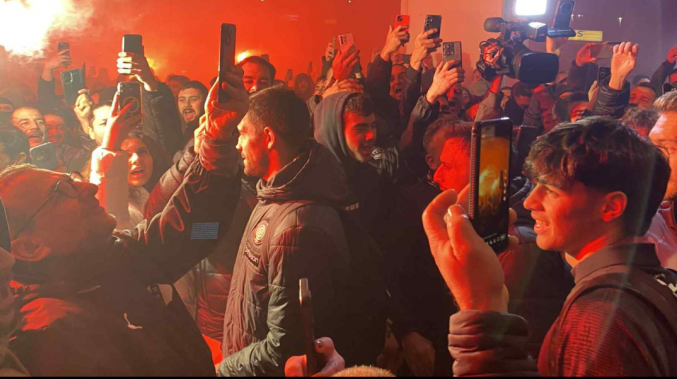 «Κάηκε» το Ηράκλειο στην επιστροφή της αποστολής του ΟΦΗ (vids) thumb