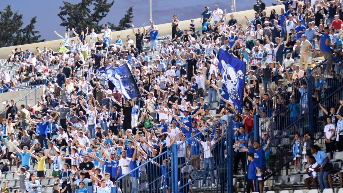 Ντόπες από τους Παφίτες έξω από το ξενοδοχείο! thumb