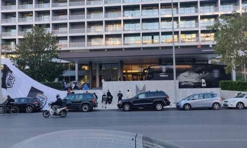 Στο ξενοδοχείο οι οπαδοί του ΠΑΟΚ (vids&pics) thumb