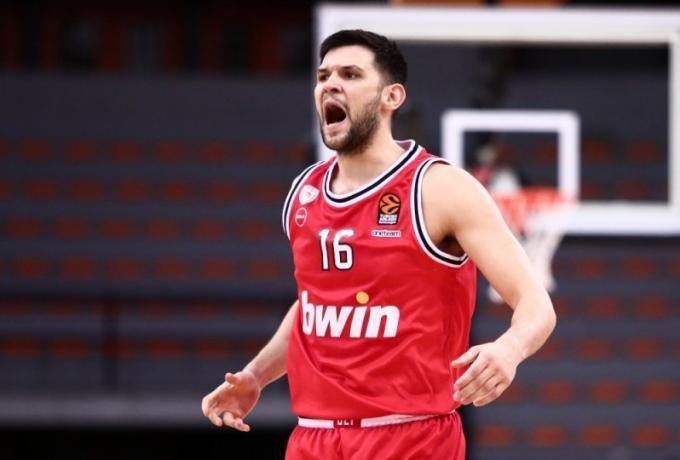 Υποβλήθηκε το πρωί της Παρασκευής σε επέμβαση thumb