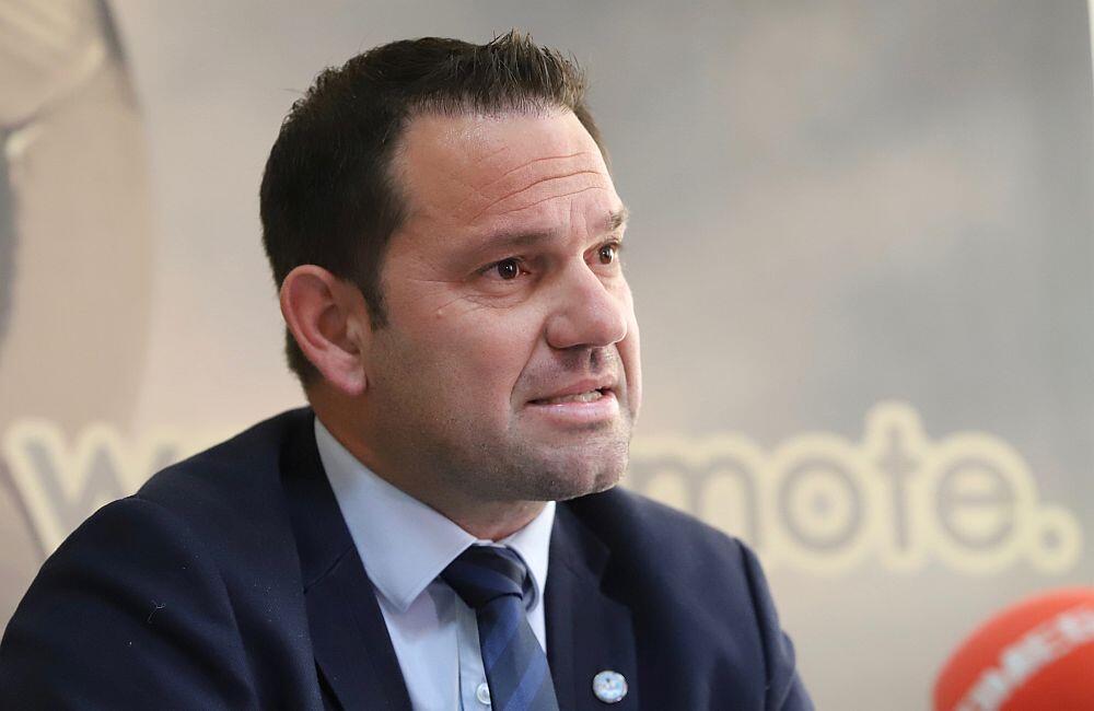 Σοβαρές καταγγελίες: «Παρεμβάσεις για το τι πρέπει να γίνεται, 800-900 ευρώ χωρίς κοινωνικές ασφαλίσεις» thumb