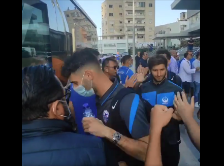 Αναχώρηση και αποθέωση από τον κόσμο (video) thumb