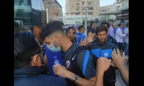 Αναχώρηση και αποθέωση από τον κόσμο (video) thumb