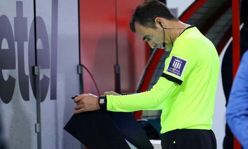 VAR, πέναλτι και 0-1! thumb