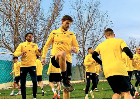 Η πρώτη με τα γαλαζοκίτρινα (pics) thumb